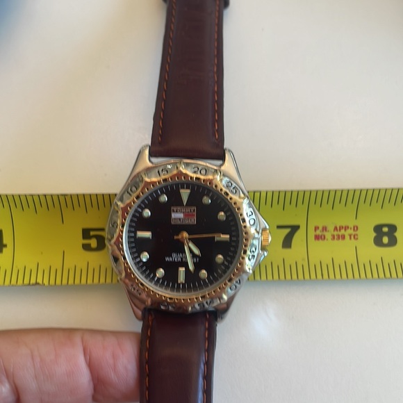 Tommy Hilfiger round watch - Picture 2 of 3